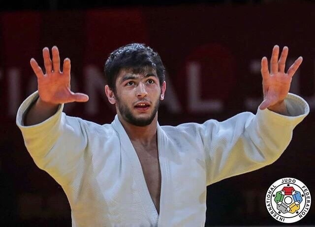 Ходжазода выиграл серебро в Ташкенте