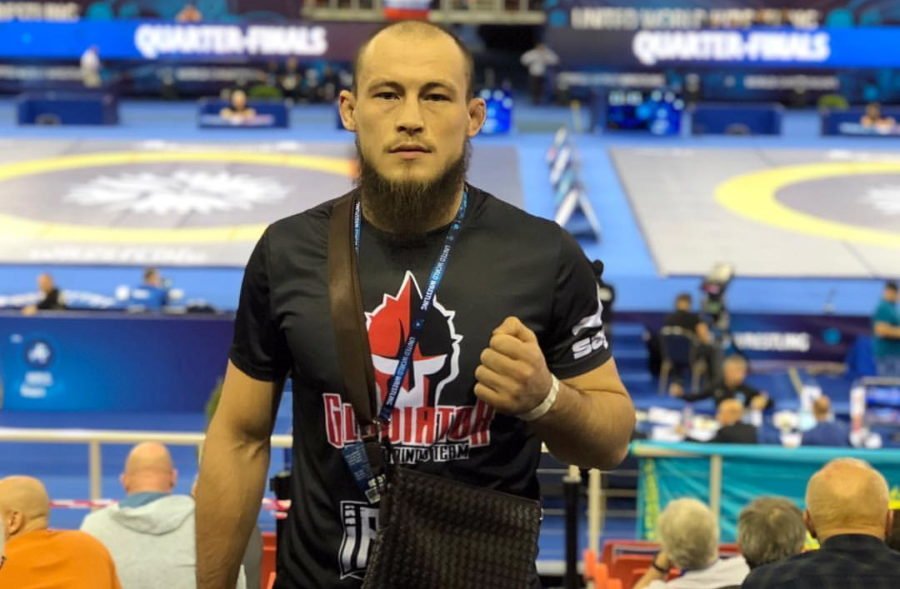 Боец MMA отказался от чемпионского пояса из-за братьев-мусульман