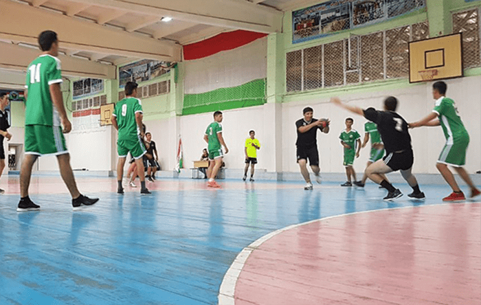 Таджикские гандболисты борются за медали новообразованной лиги