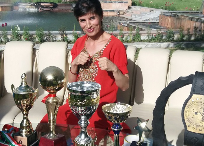 Таджикская девушка-боец поддержала челлендж