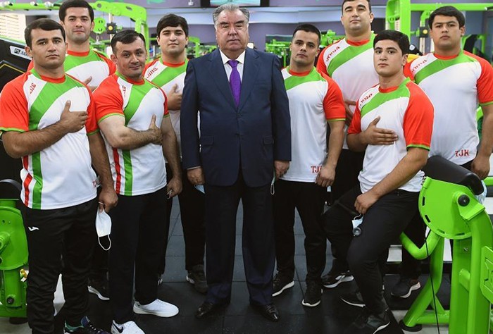 В Душанбе открыт спортклуб Парвиза Собирова