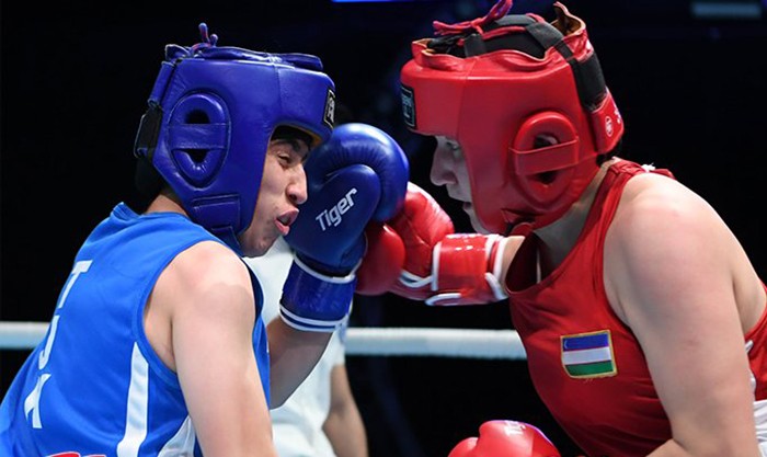 В бою с таджикистанцем боксер Кыргызстана устроил бой без правил