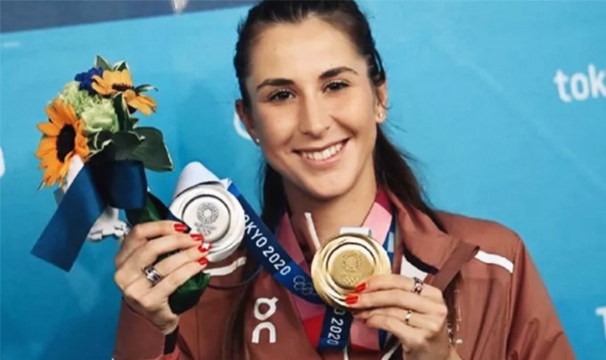 Героиня Олимпиады уже износила свои медали