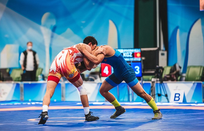Еще один таджикский борец выиграл серебро на чемпионате Азии