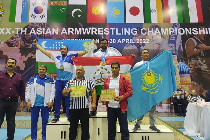 Таджикские рукоборцы выиграли 4 медали в Самарканде