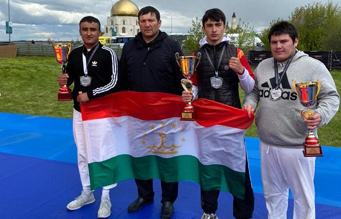 Таджикские борцы выиграли серебряные медали Кубка мира