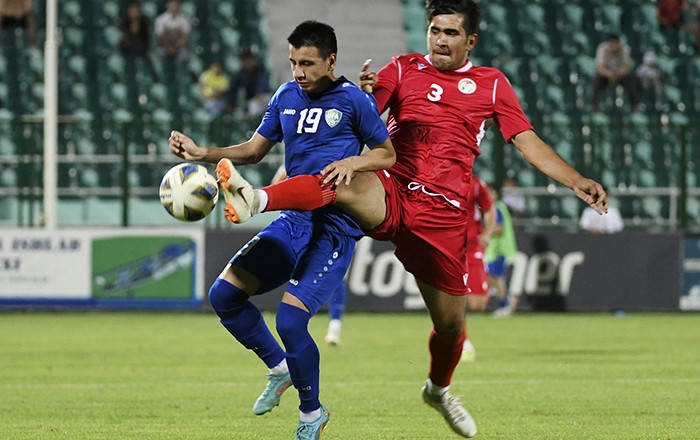 Сборная Таджикистана провела матч с Узбекистаном