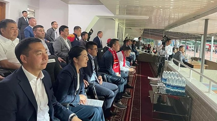 Президент Кыргызстана пришел поддержать сборную
