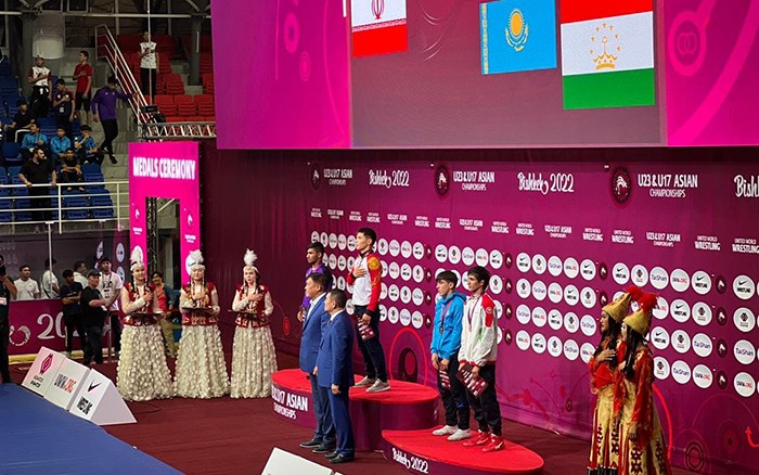 Таджикские борцы завоевали две золотые медали в Ташкенте