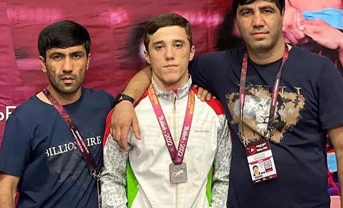 Таджикский борец выиграл серебро на чемпионате Азии
