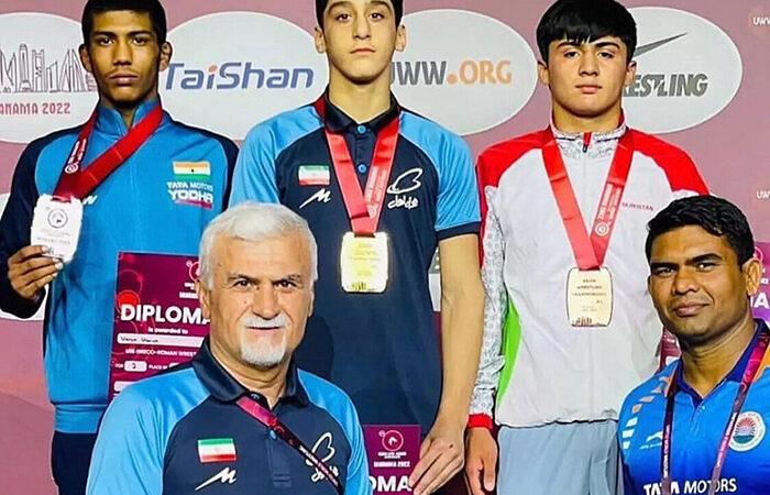 Таджикский борец выиграл бронзу на ЧА в Бахрейне