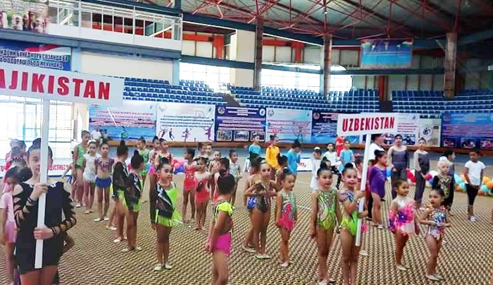 Красота и грация: в Таджикистане прошел чемпионат по гимнастике