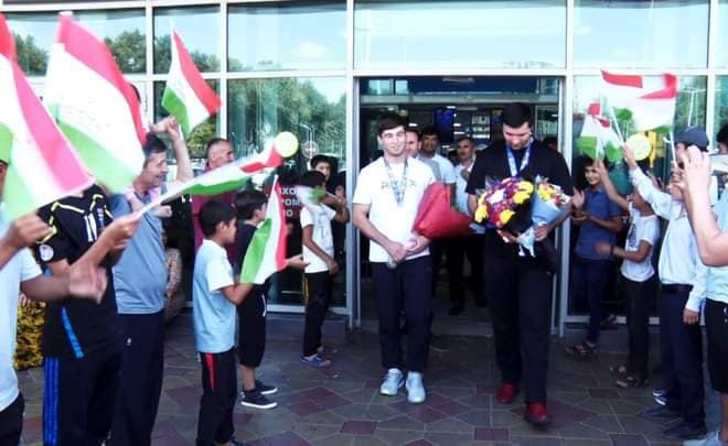 Таджикские призеры ЧА вернулись в столицу