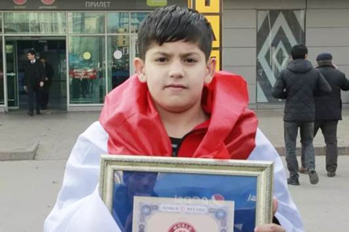Таджикский мальчик, вошедший в Книгу рекордов Гиннесса, продолжает удивлять – видео