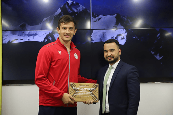 FORMULA55 наградила вратаря сборной Таджикистана Рустама Ятимова