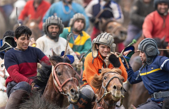Экстрим на лошадях: как проходит бузкаши в Таджикистане