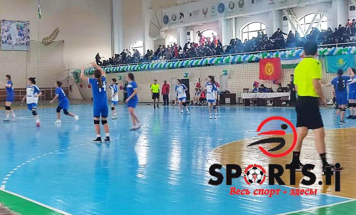 Таджикские гандболистки играют в Намангане на чемпионате