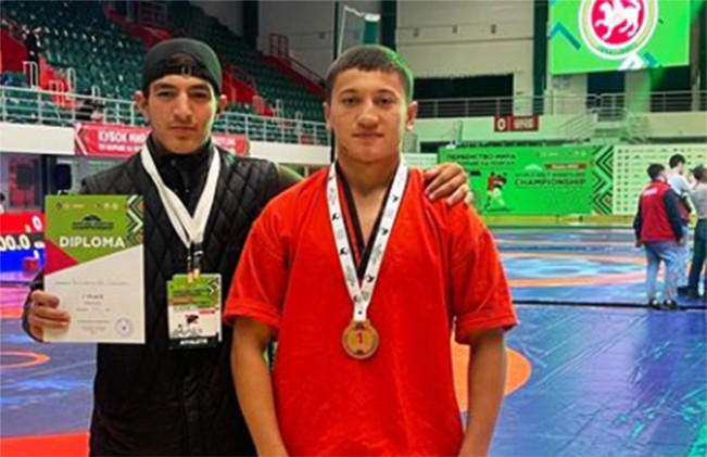 Таджикистанцы выиграли медали на Кубке мира по борьбе на поясах