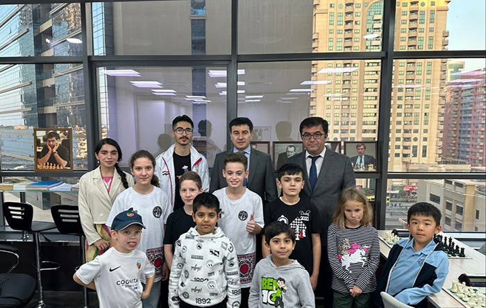 Посол Таджикистана посетил школу Сино Хотами в Дубае