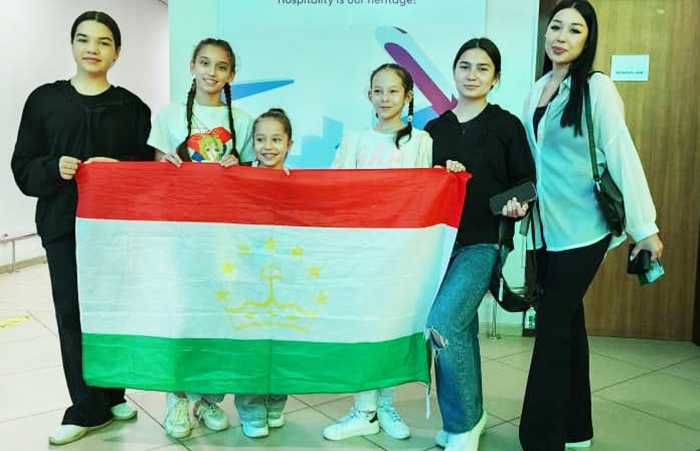 Таджикские гимнастки