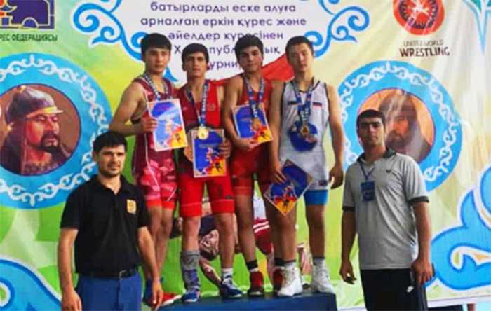 Таджикские борцы выиграли семь медалей в Астане