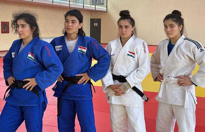 Таджикские дзюдоисты ведут подготовку с зарубежными спортсменами