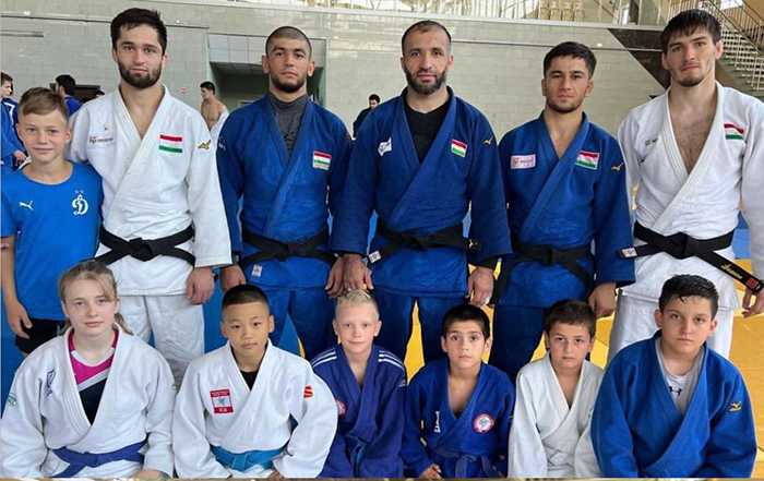 Таджикские спортсмены продолжают подготовку в Иркутске