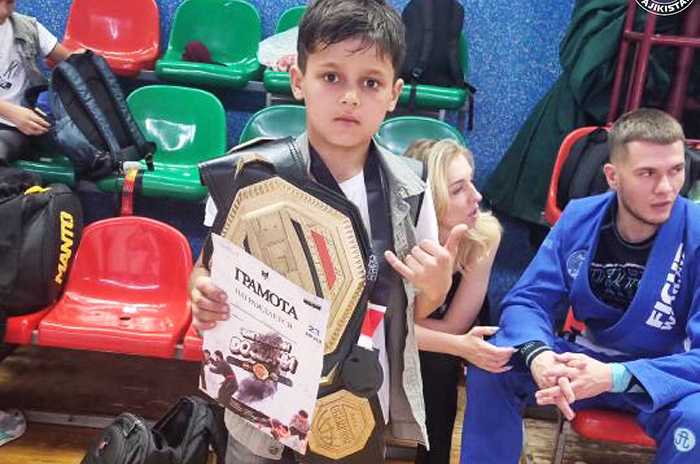 Таджикский боец Давлатов снова лучший: новая медаль на соревнованиях