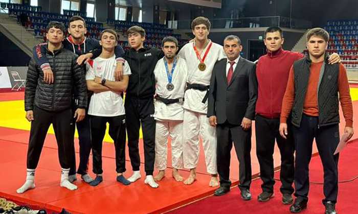 Спортсмены Таджикистана стали вторыми в общем зачете турнира в Баку