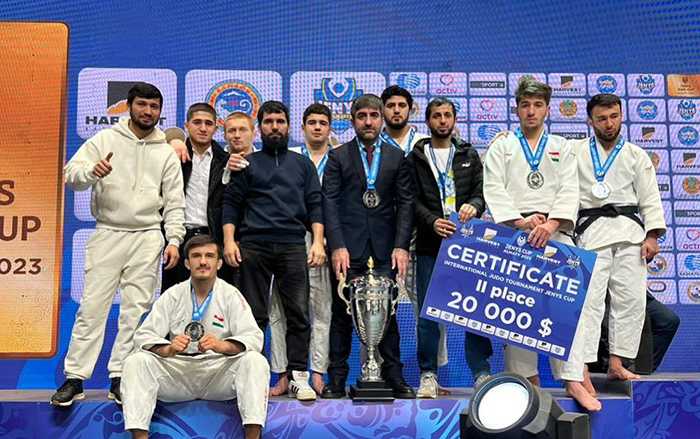 Таджикский клуб выиграл серебро на турнире по дзюдо в Алматы