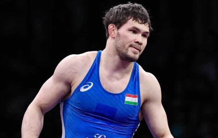 Представитель сборной Таджикистана завоевал серебро на ЧА по борьбе