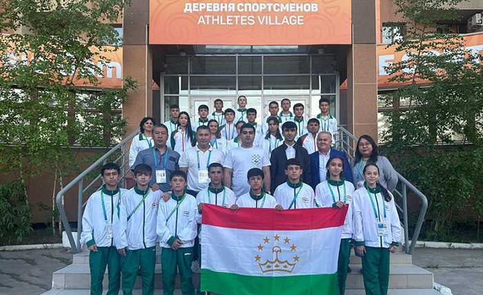 Команда Таджикистана на «Детях Азии» встретилась с соотечественниками в Якутии