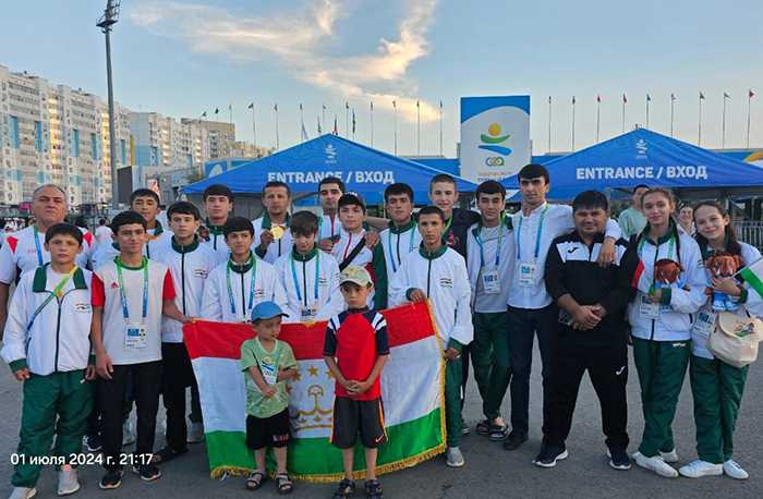 Таджикские борцы выиграли еще две медали на соревнованиях в Якутске