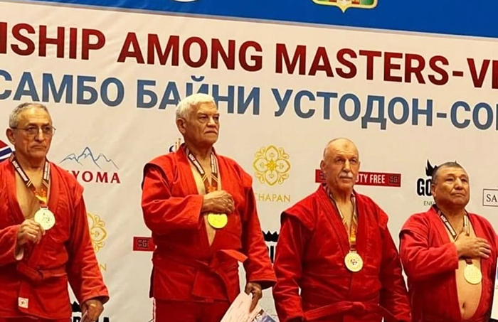 Град наград от таджикских мастеров на чемпионате мира по самбо в Душанбе