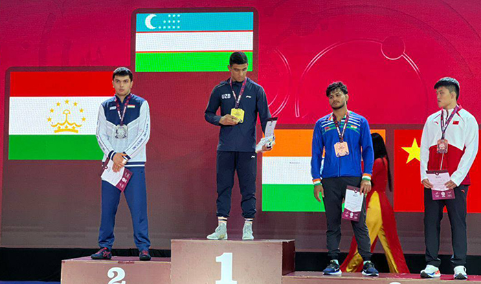 Борцы Таджикистана на чемпионате Азии выиграли еще две медали