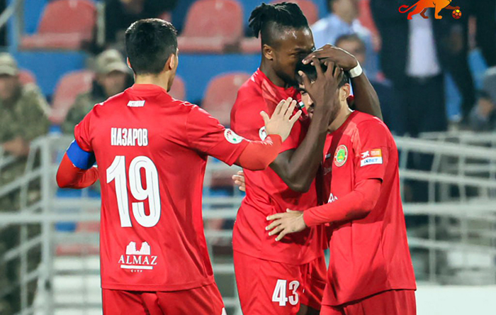 «Истиклол» разгромил «Равшан» в таджикском «классико» и продолжает погоню